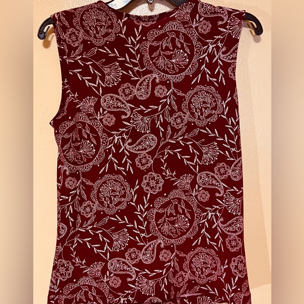 Floral V-neck Tank Top - Picture 5 of 5